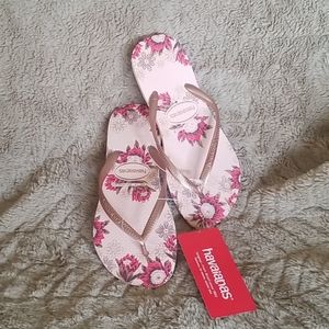 Brand new Havaianas flip flops size 7/8